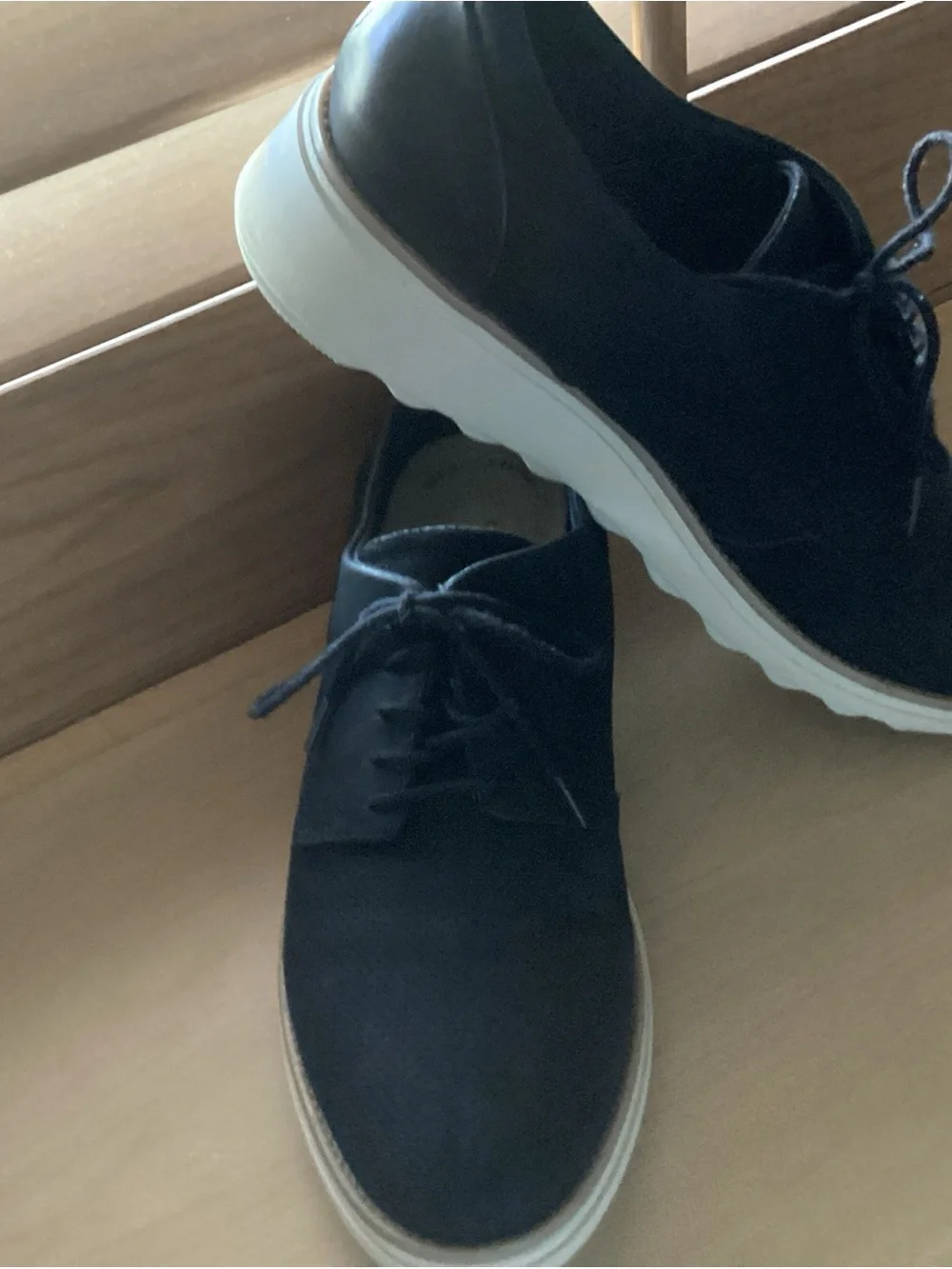 Clarks 9.5 M  Black Lace-Up Platform Casual Shoes with White Sole